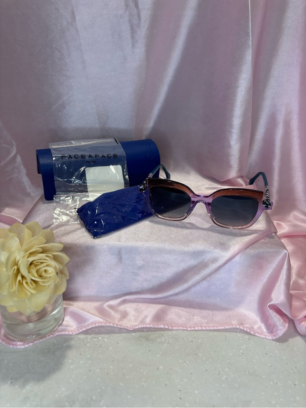 Face à Face Pink Gradient Cat-Eye Sunglasses with Dark Lenses